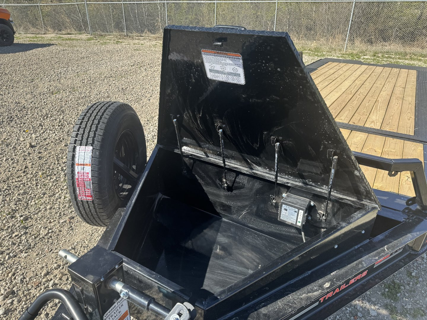 ETZ 83''X20' TILTDECK TRAILER w/TORSION AXLES 14000 GVWR - Image 7